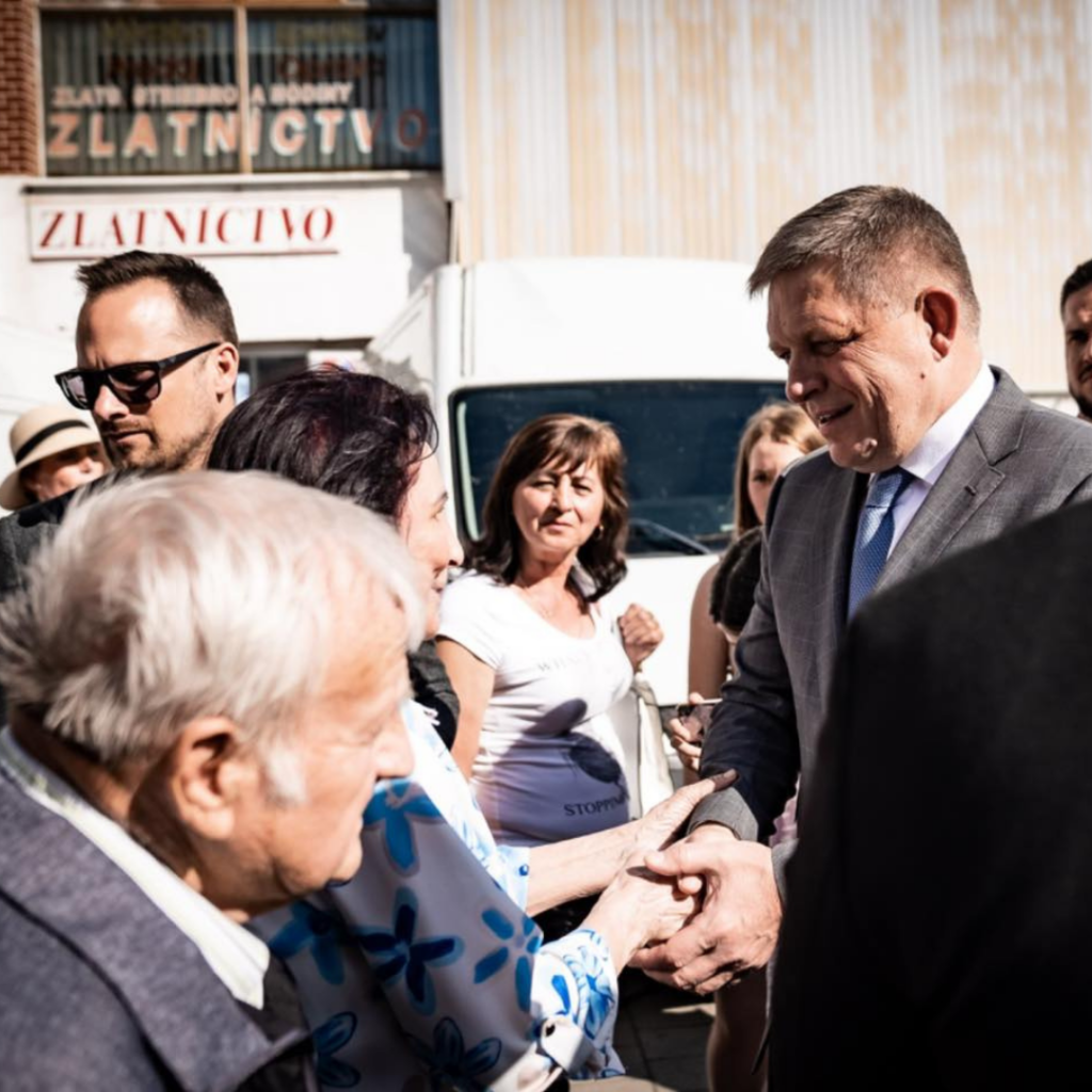 Fico je premiér pre ľudí Zvýši minimálnu mzdu a oslavuje 1. máj s bežnými občanmi - loom.sk