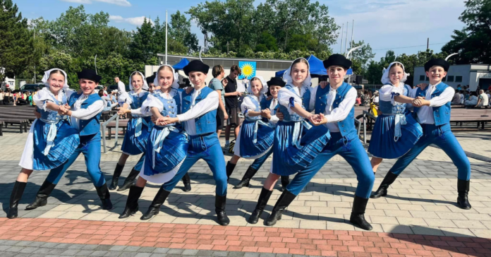 Bratislava roztancovala mladých folkloristov. Medzinárodný festival detských folklórnych súborov 2024 - loom.sk